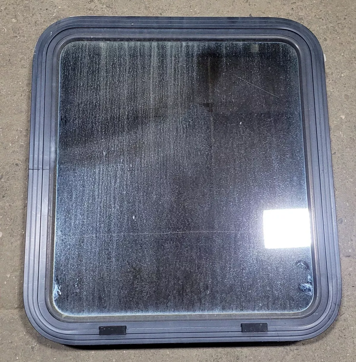 Black Radius Non-Opening Window : 21 1/2″ W X 24″ H X 2″ D