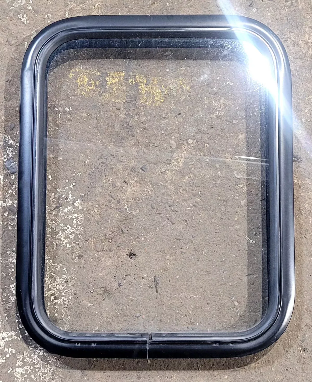 Used Black Radius Non Opening Window : 17 1/4″ W x 22 1/4″ H x 1 5/8″